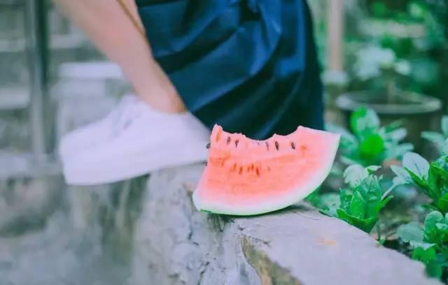 吃瓜如何拍照,捕捉夏日清凉瞬间