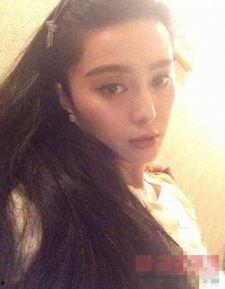 高冷女神自拍吃瓜,揭秘她私下里的真实一面