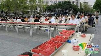 学校吃瓜比赛视频