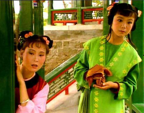 吃瓜的小丫头,揭秘吃瓜小丫头的趣味生活