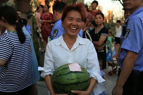 前进街吃瓜,一场别开生面的吃瓜盛宴